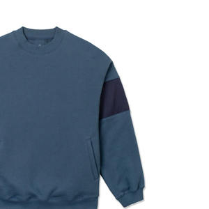Sweat-shirt bleu acier à col rond avec empiècements bleu foncé sur les manches, coupe ample, manches longues, poignets et ourlet à bordure, personnalisation du logo - Product Image 5