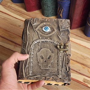 Diario gótico de cuero, cuaderno de hechizos hecho a mano con diseño de ojo y esqueleto, Grimorio de ojo turco, diario de Halloween inspirado en Hocus Pocus - Product Image 2