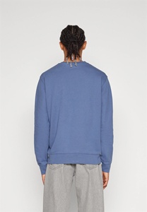 Premium hommes couleur unie décontracté sweat confortable pull à col rond parfait pour un usage quotidien en gros conception personnalisée - Product Image 2