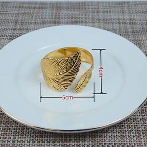 Anillos de servilleta de metal de alta calidad que aportan una sensación de orden y refinamiento a los espacios de comedor compartidos. - Product Image 3