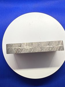 Lingote de Acero de Damasco Hecho a Mano 90x50x15mm con Patrón Soldado, Hoja Recta en Bruto para Fabricación de Cuchillos, Grado DIY, OEM Disponible - Product Image 6