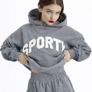 Ensemble décontracté pour femme : sweat à capuche oversize uni et short au-dessus du genou – Qualité supérieure, écologique et respirant - Product Image 5