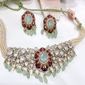 Ensemble collier et boucles d'oreilles en or plaqué de qualité supérieure, avec moissanite délicate, collection pour mariage et occasions spéciales - Product Image 2