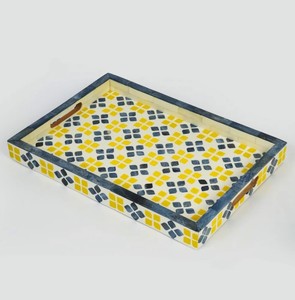Bandeja Decorativa Rectangular de Madera, Diseño Bohemio con Grabado Floral Azul y Blanco, Hecha a Mano, para Servir o Almacenar, Decoración para el Hogar - Product Image 2