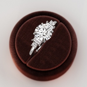 Bague de fiançailles élégante avec cinq pierres de diamant de laboratoire rondes brillantes de 2 carats, certifiées IGI E VS1, diamants CVD, or 14k/18k - Product Image 5