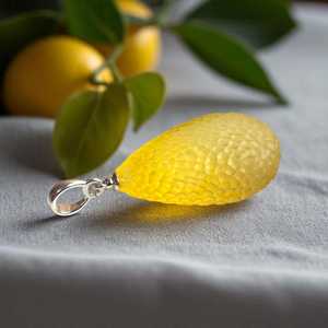 จี้รูปหยดน้ำอำพันบอลติกสีเหลืองมะนาว สร้อยคอเงินแท้ประดับพลอยแท้ ของขวัญสำหรับผู้หญิง - Product Image 5