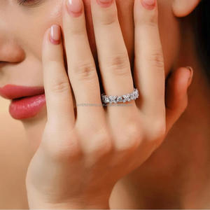 Bague de fiançailles exclusive en moissanite taille princesse poire VVS, en argent sterling 925, style vintage, certifiée IGI - Product Image 1