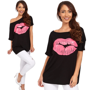 Camiseta de manga corta con cuello redondo para mujer, corte regular, estampado de besos, blusa informal de verano hasta la rodilla, de lona - Product Image 1