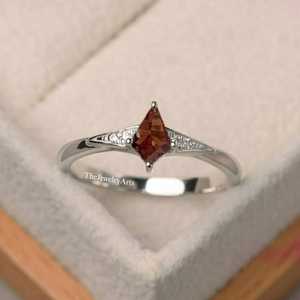 Anillo de Sultanita - Anillo de Sultanita que Cambia de Color - Anillo que Cambia de Colores - Anillo de Sultanita con Corte en Forma de Cometa - Sultanita - Sultanita para Boda - Product Image 1
