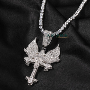 Pendentif Croix avec Ailes en Argent 925 Plaqué Rhodium, Coupe Ronde Brillante, Charme Unisexe de Luxe - Product Image 2