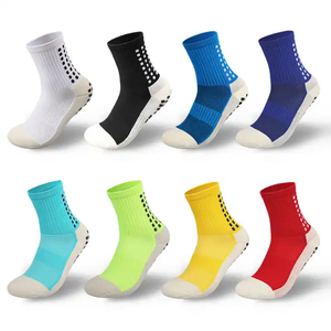 Chaussettes de sport en tissu tissé brodé motif banane jaune, silhouette moyenne, confortables et élégantes, pour tenue athlétique - Product Image 1