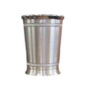 Venta al por mayor de vasos Mint Julep de plata de ley estilo vintage, diseño clásico, vasos para cócteles, artículos de bar para la fiesta del Kentucky Derby. - Product Image 4