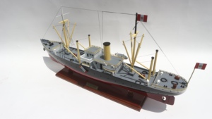 Modèle de paquebot en bois Pachamac fait main - Maquette de navire de croisière vintage pour la décoration de la maison ou du bureau - Product Image 1