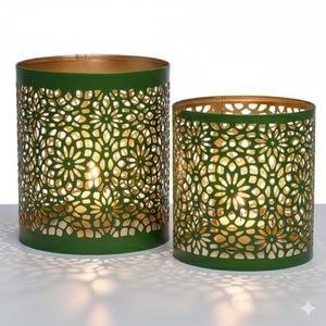 Portavelas Redondo Metálico Verde Claro con Patrón Geométrico Recortado, Perfecto para Decoración de Hogar, Bodas, Eventos y Fiestas - Product Image 1