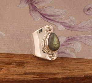 Anillo de Plata de Ley 925 Vintage con Labradorita Natural de Corte Pera, Elegante Anillo con Destello Azul en Forma de Pera, de Alta Calidad - Product Image 3