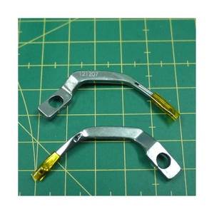 121-20705 PIÈCES DE MACHINE À COUDRE INDUSTRIELLE BOUCLEUR DE CHAÎNE - Product Image 1