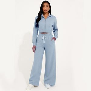 Ensemble de survêtement décontracté pour femme, collection automne, tenue deux pièces tendance, veste courte zippée, pantalon large en molleton respirant Exoro - Product Image 3