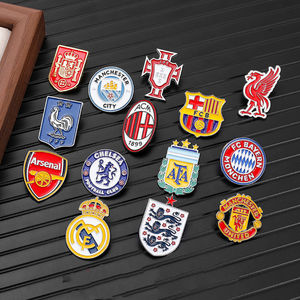 Broche Conmemorativo <span class=keywords><strong>de</strong></span> Alta Calidad con Emblema <span class=keywords><strong>de</strong></span> Club <span class=keywords><strong>de</strong></span> Fútbol, Souvenir <span class=keywords><strong>de</strong></span> Fútbol, Colección <span class=keywords><strong>de</strong></span> Mini Broches Personalizados al por Mayor - Product Image 1