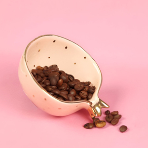 Bol en métal élégant en forme de grenade avec bordure dorée et finition émaillée, soucoupe chic à pois pour une dégustation raffinée à la maison - Product Image 3