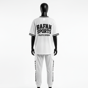 Conjunto de pantalones de malla de poliéster premium de 180 GSM con contraste blanco, mangas con ribetes a rayas, panel cargo y logo para mujer - Product Image 5