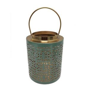 Farol de metal con acabado blanco estilo grabado para iluminación decorativa en el hogar, sala de estar y mesas de boda. - Product Image 4