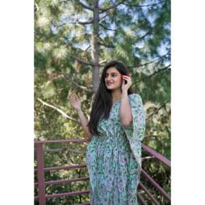 Kaftan Water Lily Blush, hauts de loisirs confortables pour femmes - Product Image 1