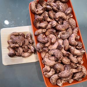Nueces de Anacardo Tostadas y Saladas de África, Grado W180, Calidad Orgánica Premium para Mercados de Exportación, con Servicio OEM/ODM Disponible - Product Image 1