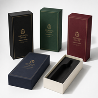 Boîte d'emballage cadeau de luxe haut de gamme pour vin, avec logo personnalisé en relief, dorure à chaud, pelliculage mat, doublure en éponge, couvercle rigide et base.