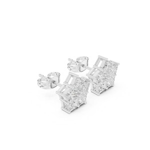 Boucles d'oreilles clous de forme princesse au design haut de gamme en or massif 14 carats, bijoux élégants en diamant de laboratoire pour femmes - Product Image 4