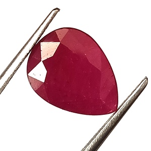 Pierre précieuse naturelle en rubis africain de 4,65 carats, taille poire, facettée, non montée - Product Image 2