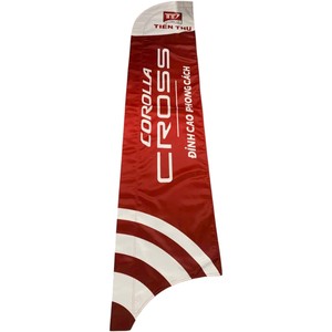Drapeau en plumes Corolla Cross, rouge, polyester, impression numérique, bannière promotionnelle durable - Product Image 1