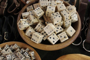 Dés de jeu artisanaux en os naturel poli, style coquillage cubique, taille personnalisée, pour jeux de rôle et de société, décoration intérieure et cadeau d'affaires - Product Image 3