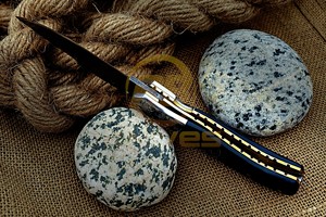 Navaja de Bolsillo Plegable de Estilo Artesanal de Lujo con Hoja con Patrón de Damasco y Mango de Micarta para Uso Diario y al Aire Libre - Product Image 5