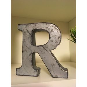 Letra R de Metal Galvanizado Industrial para Decoración de Pared, Letrero Grande con Letras del Alfabeto para Decoración de Hogar, Bodas, Fiestas y Eventos - Product Image 1