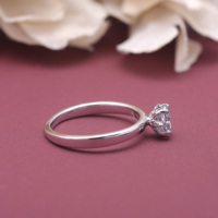 Bague de fiançailles solitaire pour femme en or blanc/rose et or jaune 18 carats avec diamant de laboratoire certifié IGI, taille ovale bleue