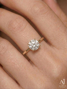 Anillo de Compromiso de Platino y Oro con Moissanita para Mujer, Corte Redondo, Solitario, Anillo de Boda de Cuatro Puntas, Lujoso - Product Image 4