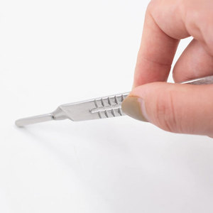 Manche de scalpel pour instruments chirurgicaux vétérinaires avec lame pour procédure sur tissus mous animaux - Product Image 2