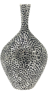 Jarrón de Metal Plateado Martillado Contemporáneo para Mesa - Base Antideslizante, Ecológico, Resistente al Óxido, Hecho a Mano, Decoración para el Hogar, para Bodas - Product Image 3