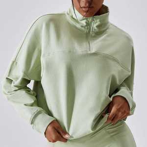 Ensemble de yoga pour femmes, haut court vert clair à col en V, short taille haute, respirant, en spandex et polyester, 2 pièces, sans couture - Product Image 5