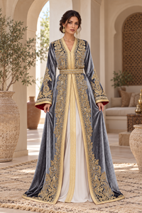 Caftán marroquí de terciopelo color ciruela Mishkat Couture con mangas acampanadas y cinturón dorado a juego, largo MAXI, para fiestas de invierno. - Product Image 5