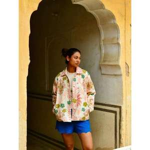 Veste Suzani de luxe pour femme, rose pâle, broderie florale verte, style ethnique, manteau décontracté pour l'hiver - Product Image 4