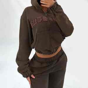 ชุดเซ็ตแทรคสูทสีดำน้ำตาลแบบสั่งทำพิเศษสำหรับผู้ชายและผู้หญิง กางเกงทรงขาบาน สไตล์สตรีทแวร์ ชุดเซ็ต 2 ชิ้น พร้อมกระเป๋า - Product Image 1