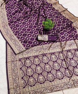 Sari en soie violette avec travail Zari doré, tenue ethnique traditionnelle pour femmes, coupe classique, occasion mariage 85282 SHUBH- SF-914 - Product Image 2
