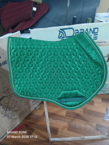 BRAND ZONE Tapis de selle matelassés personnalisés avec logo de l'entreprise, accessoires pour chevaux, tapis de selle, numnah, équipement équestre, équitation - Product Image 4