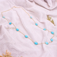 Collier en or jaune 18 carats avec turquoise ovale naturelle |   Bijoux en pierres précieuses serties de saphirs, cadeau pour femmes