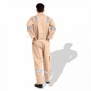 Combinaison de protection industrielle avec manches longues, fermeture éclair sur le devant, taille élastique et poches utilitaires pour la protection sur le lieu de travail - Product Image 3