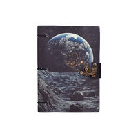 Journal vintage sur le thème de l'espace avec fermeture à cadenas en carton |   Carnet de notes de voyage créatif de 100 feuilles pour écrire, dessiner et conserver des souvenirs