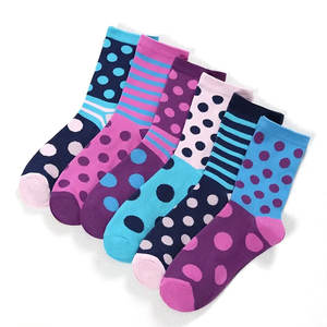 Chaussettes décontractées pour usage quotidien, tissu doux au toucher, conçues pour la maison, le bureau et la mode décontractée - Product Image 1