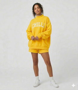 Conjunto de Invierno para Mujer, Top de Cuello Alto y Pantalones Cortos, Atuendo Contemporáneo de Dos Piezas con Tela de Forro Polar - Product Image 1