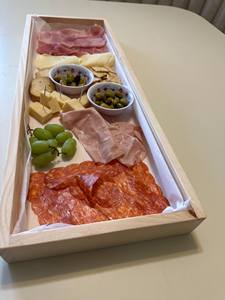 Ensemble de plateaux en bois naturel, parfaits pour les plateaux de charcuterie, plateaux de service en bois massif, aspect naturel. - Product Image 2